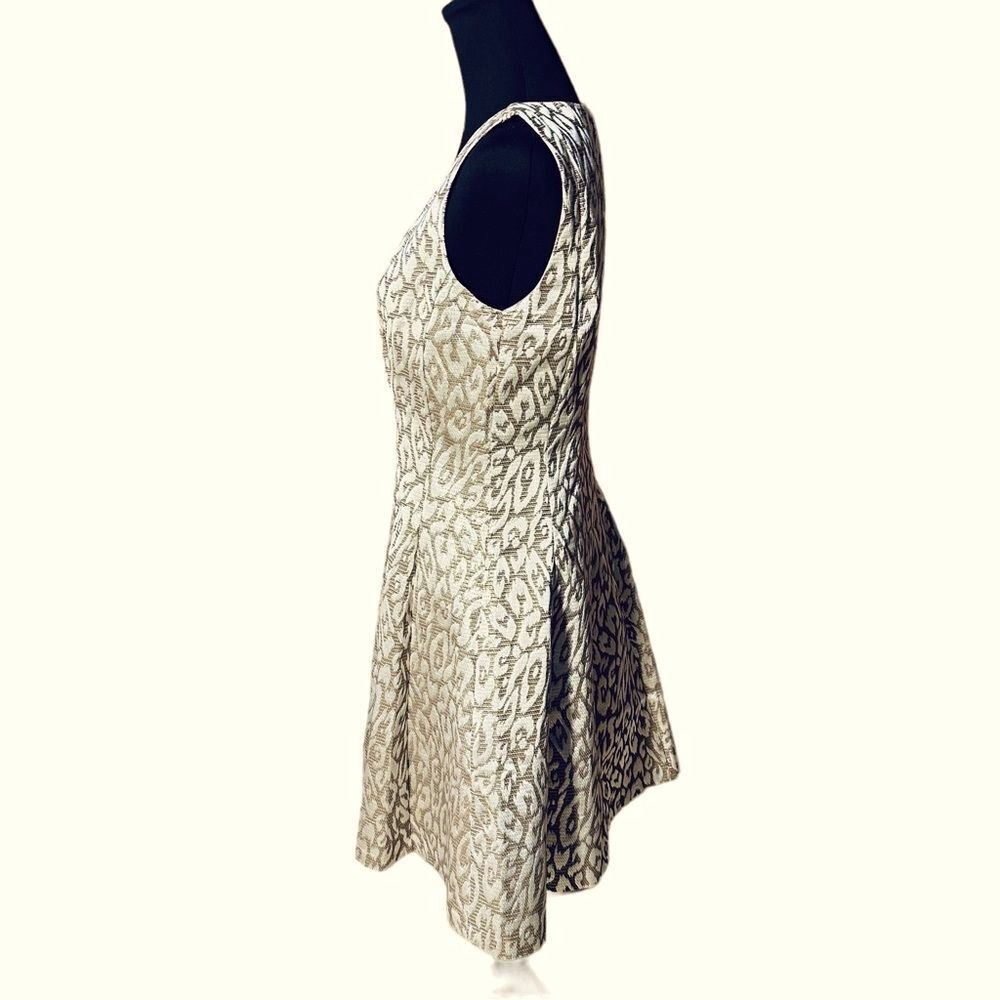 Vince Camuto Gorgeous Holiday Gold V-Neck Fit And Flare Dress Sz 10 - Picture 9 of 13